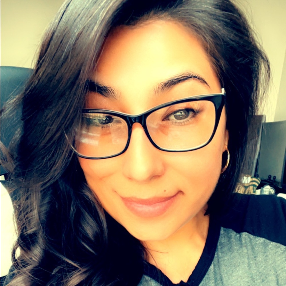 Meet your Posher, Mayela